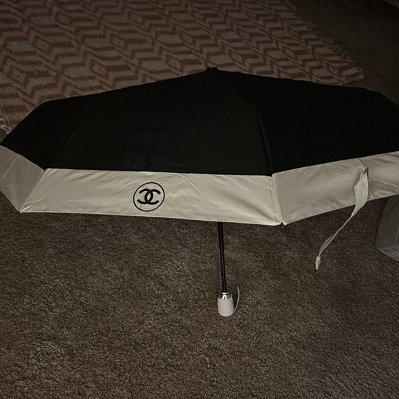 CHANEL umbrella - Picture 2 of 2